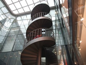 中柱旋转式立体楼梯